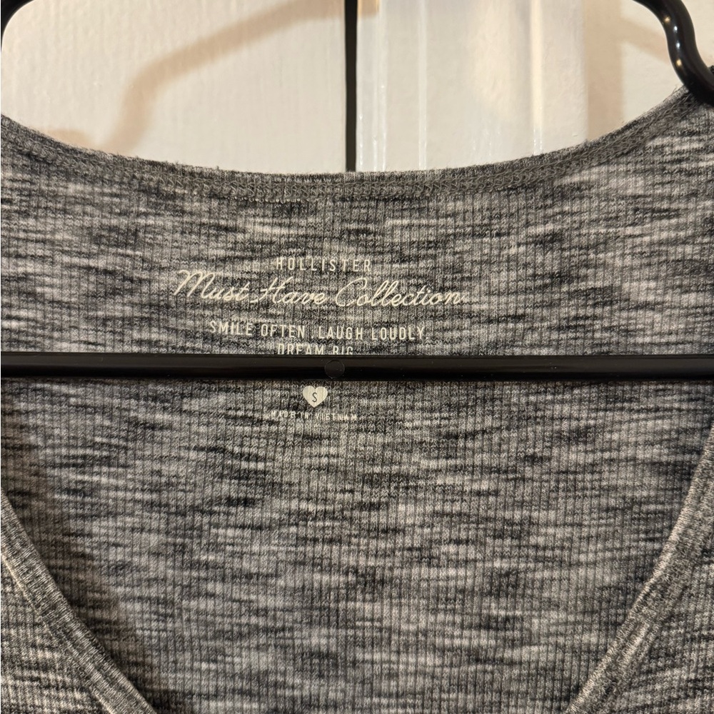 Hollister V-Neck Long Sleeve Top - Picture 2 of 2